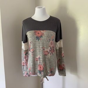 NWOT Women’s floral top